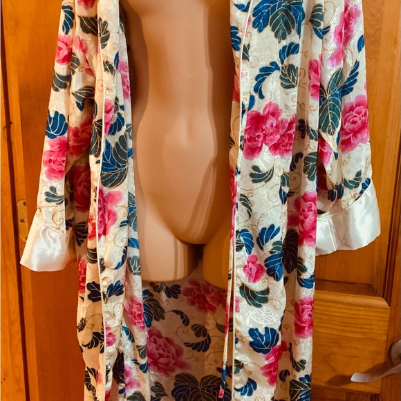 Vintage Victoria Secret gold label 👘 - Picture 6 of 10